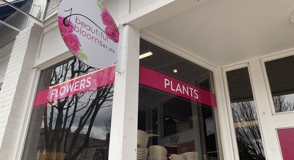 beautiful blooms signage