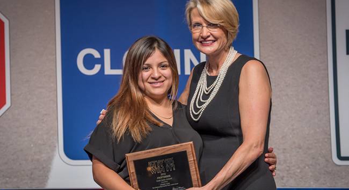 Alexis Lira accepting award