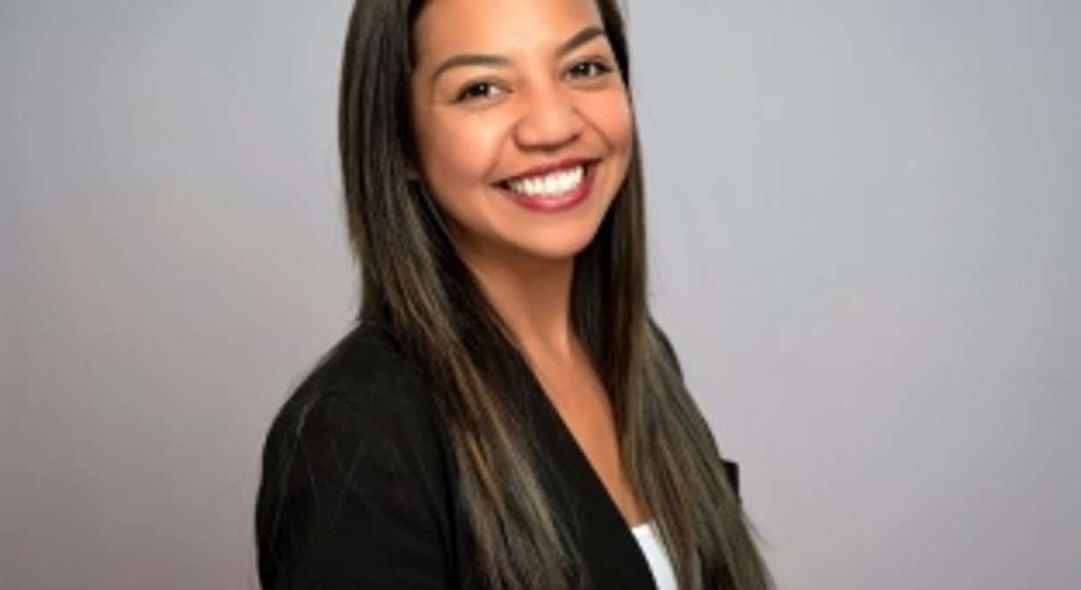 Patricia Caro receives Platinum Sales Award