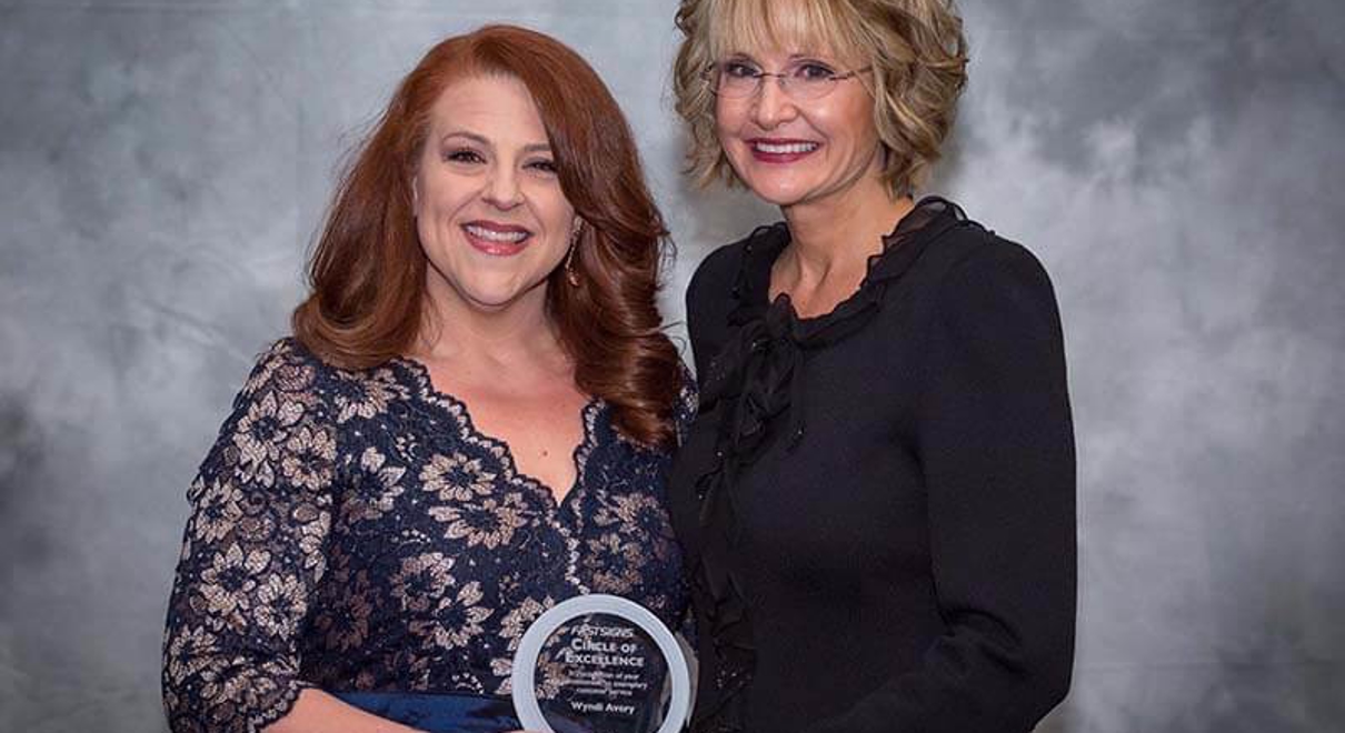 FASTSIGNS of Tuscaloosa’s Wyndi Avery (left) received the Circle of Excellence Award at the 2018 FASTSIGNS Convention