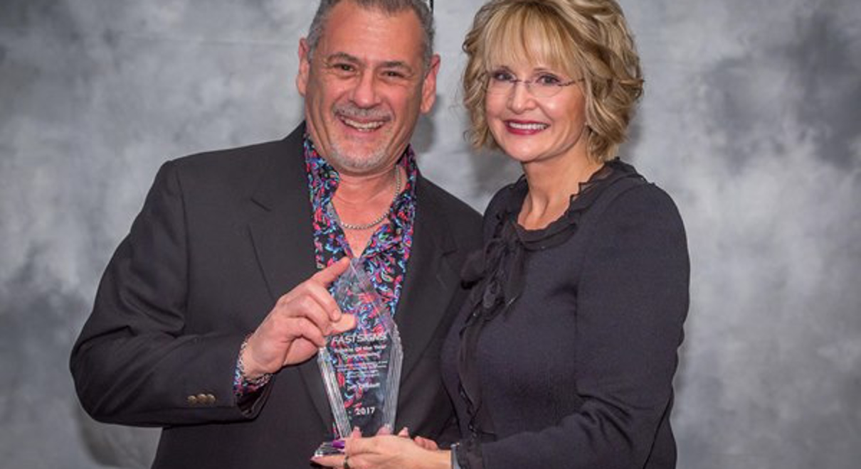 Pictured, Jeffrey Chudoff, owner of FASTSIGNS of Maple Shade, receives the Rookie of the Year Award presented by Catherine Monson, CEO of FASTSIGNS International, Inc., at the 2018 FASTSIGNS Convention.