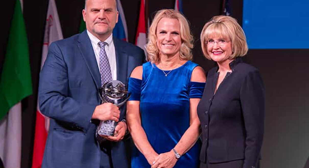 Catherine Monson awards Stacy and Robb Schmit the Sales Achievement Award