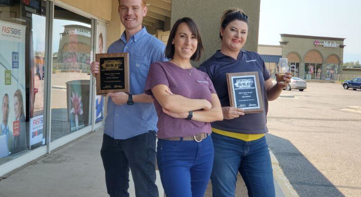 Fast sign employee with awards