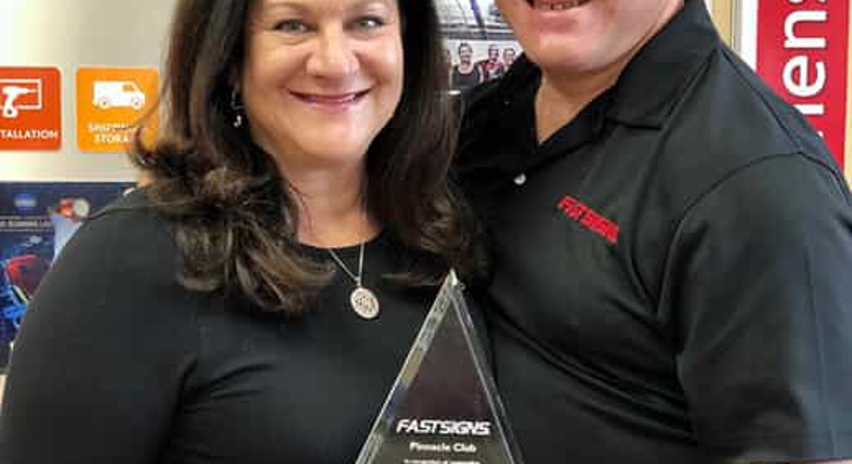 Renee Friedman and Richard Goldstein receive the Pinnacle Award