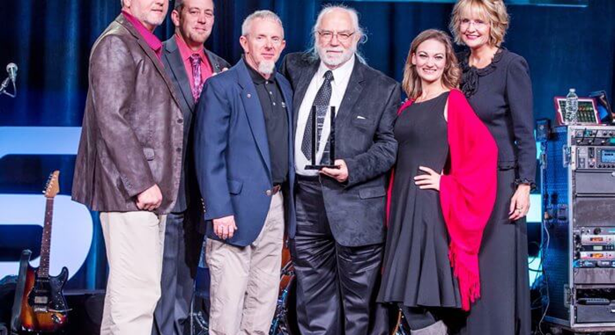 Sales Achievement Award for Multiple Centers at the 2018 FASTSIGNS Convention