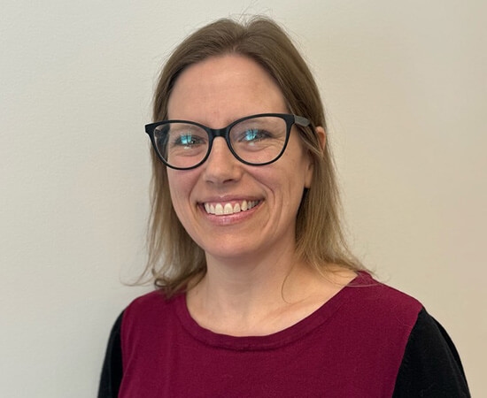 Headshot of Julie Woods