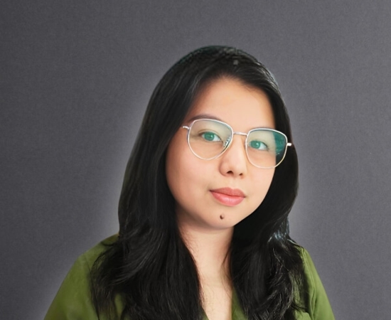 Headshot of Donna 