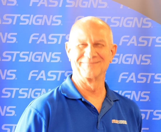 Headshot of Mark Hennen