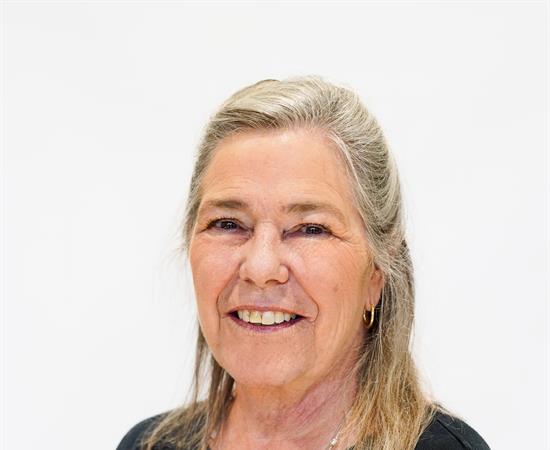 Headshot of Jenny Docker