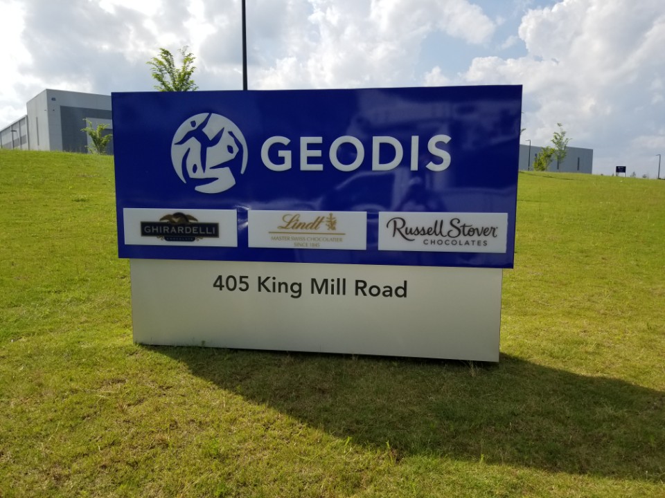 Geodis Monument Sign