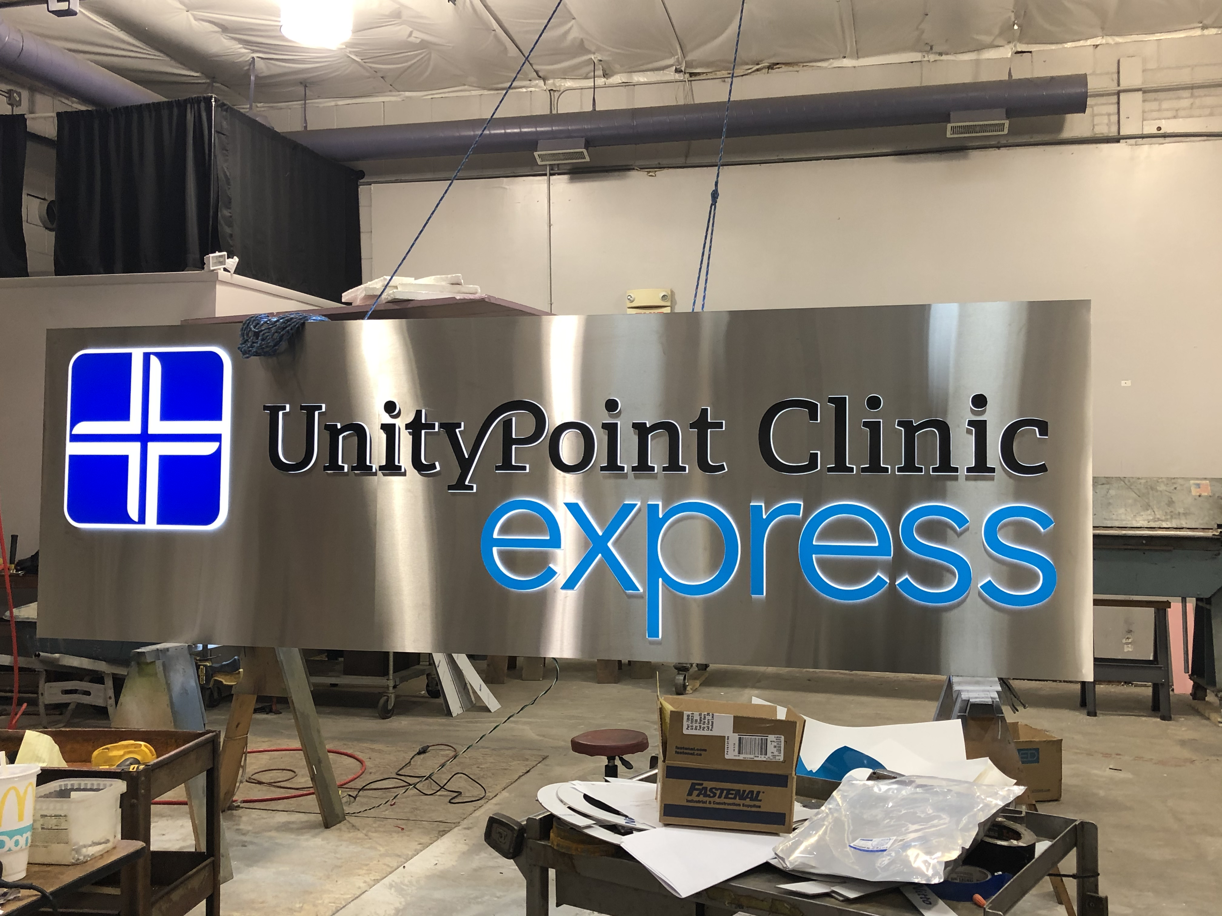 Business signage for UnityPoint Clinic express