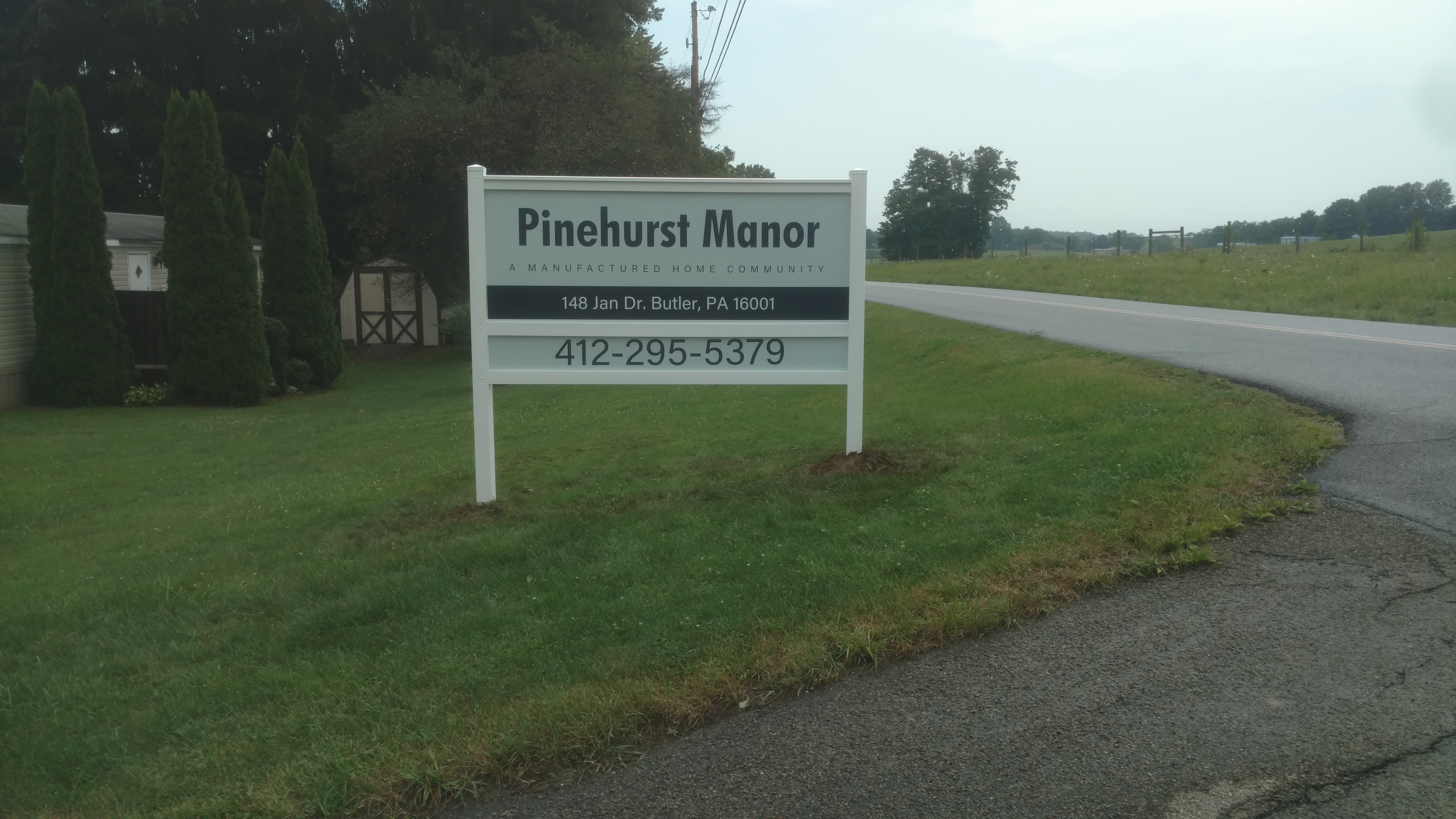 Pinehurst Manor signage