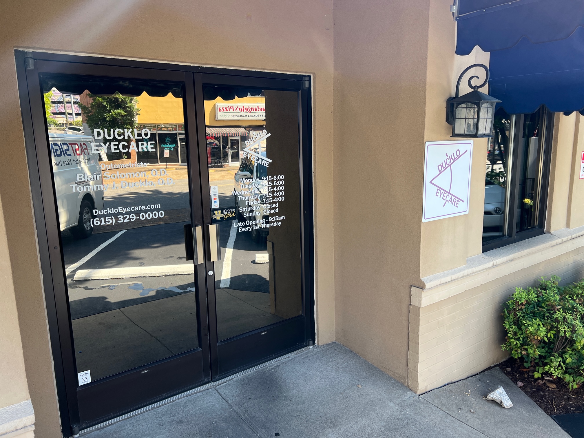 Ducklo Eyecare Exterior Signage