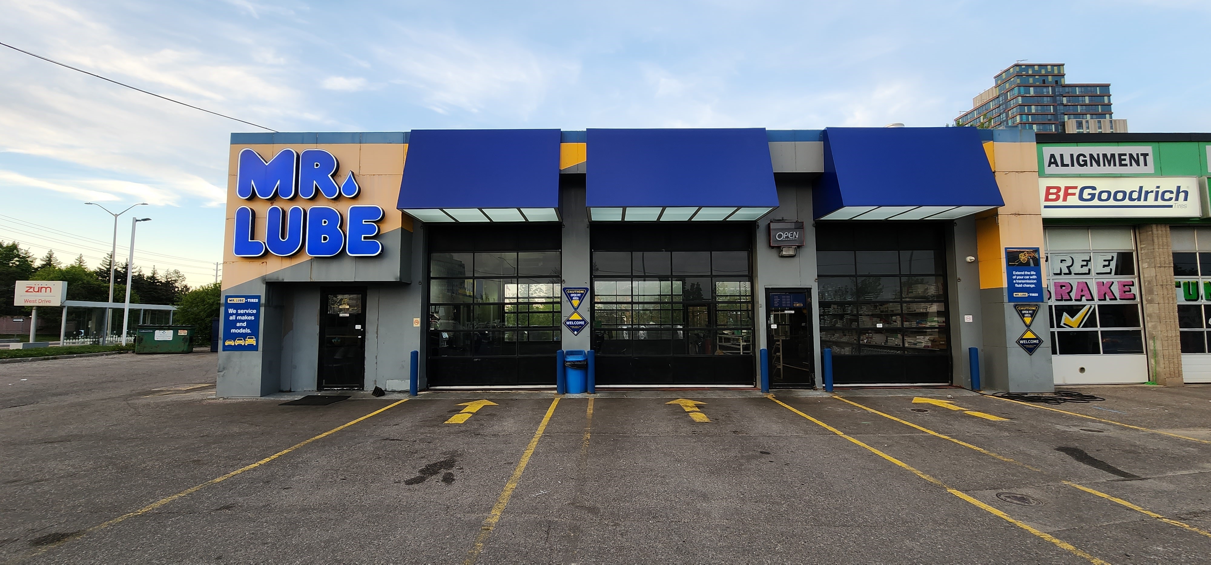 Mr Lube Exterior Signage