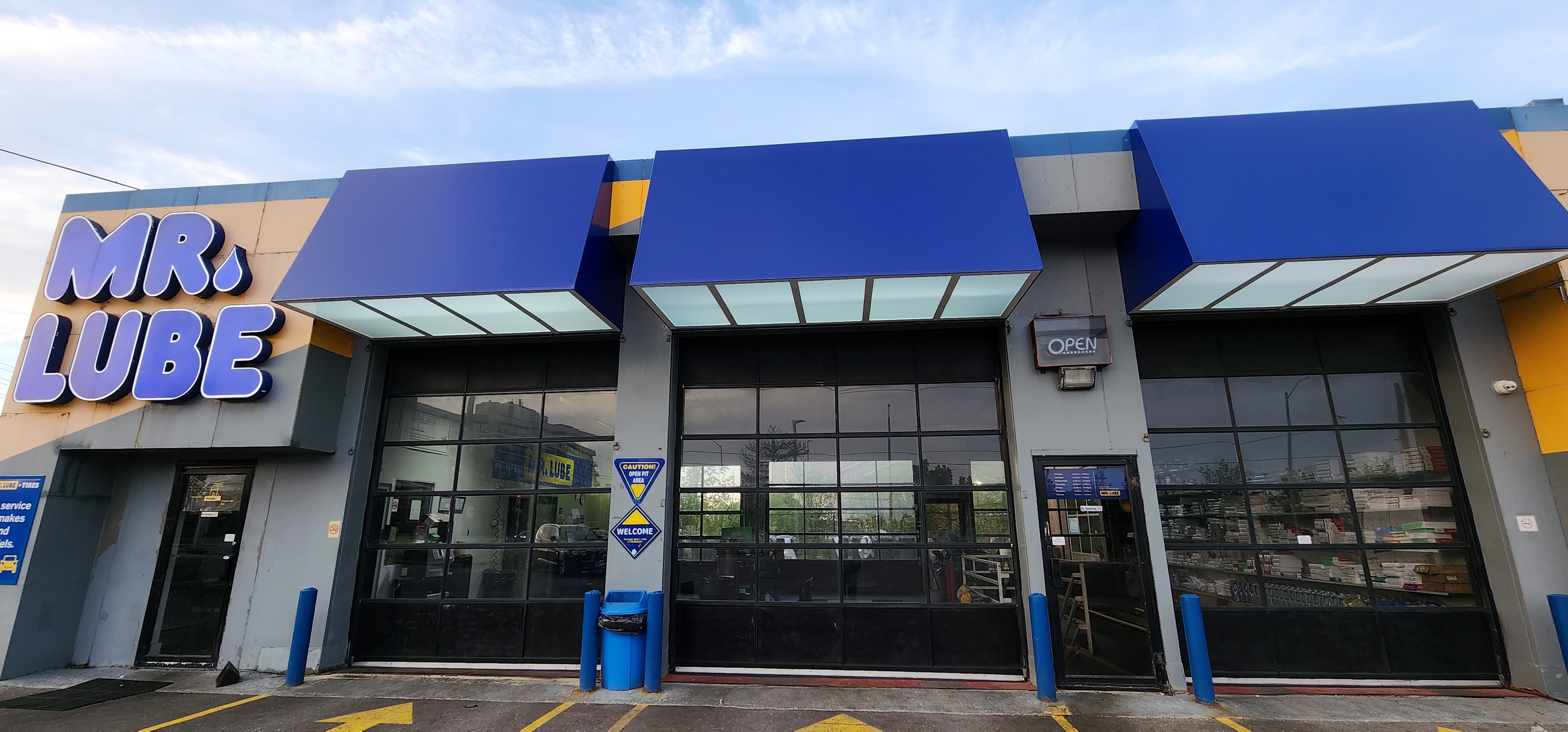 Mr Lube Exterior Signage