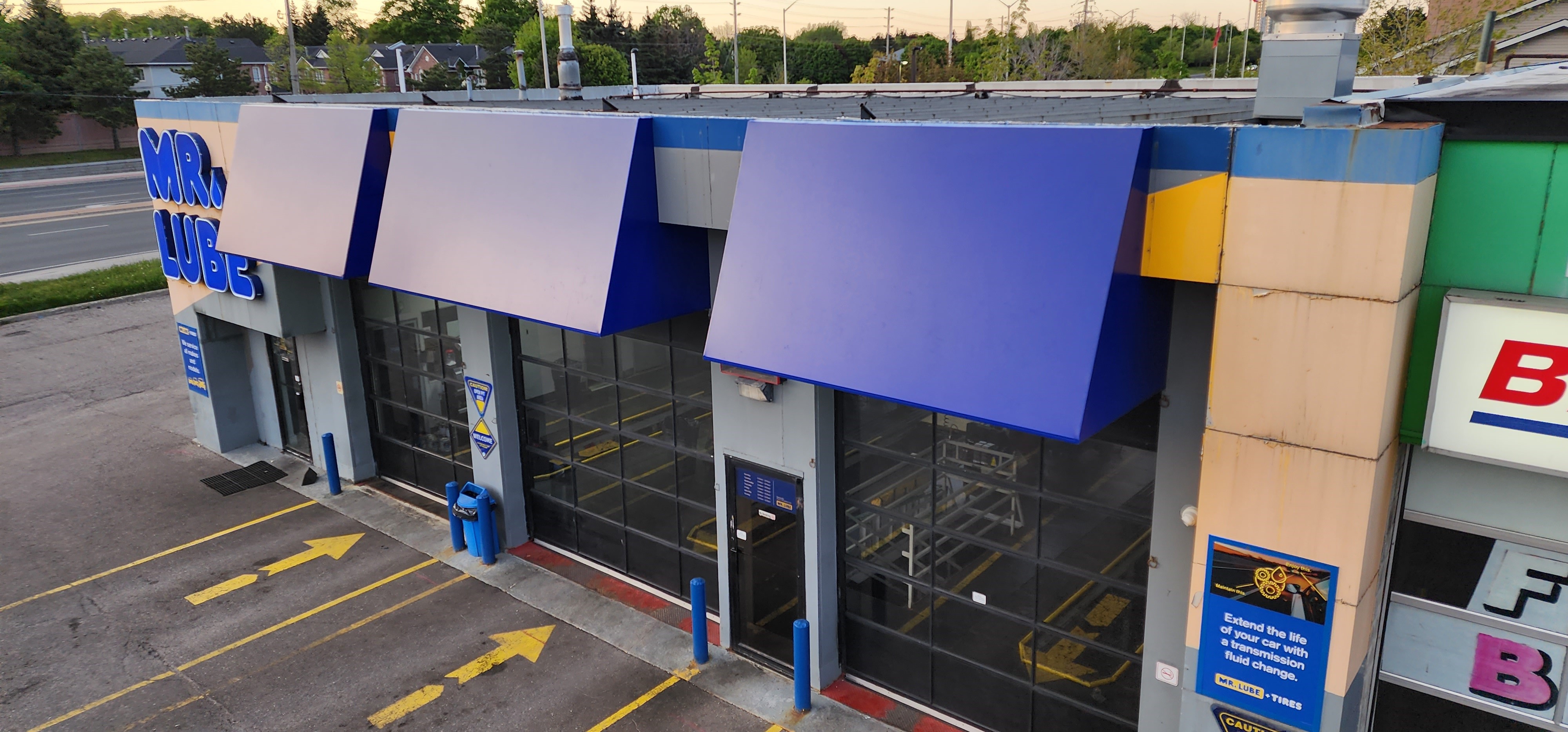 Mr Lube Exterior Signage