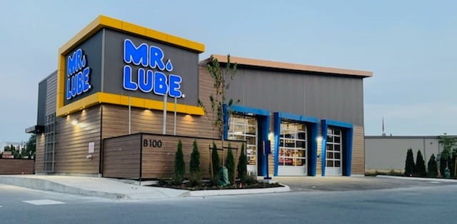 Mr Lube Exterior Signage