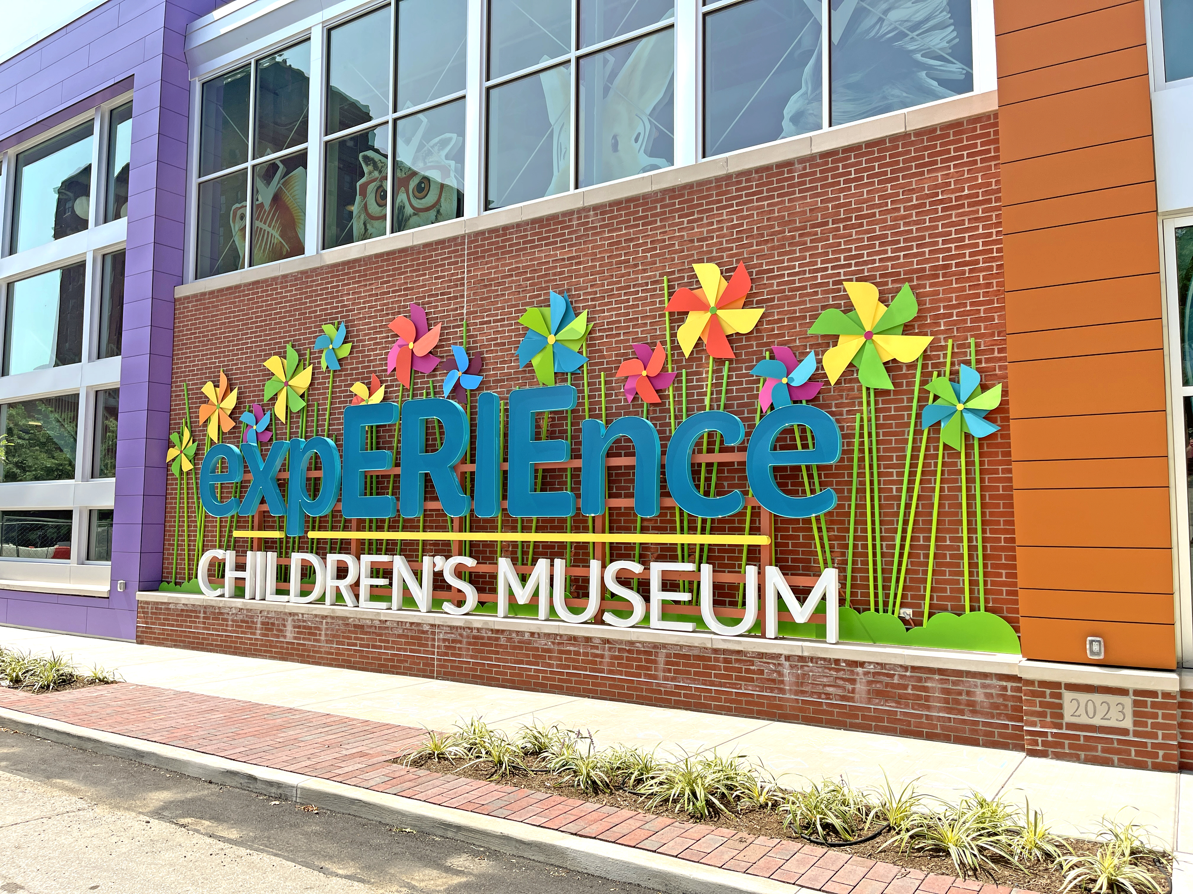 Childrens Museum building sign