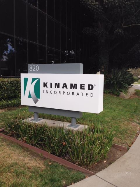 Kinamed monument signage
