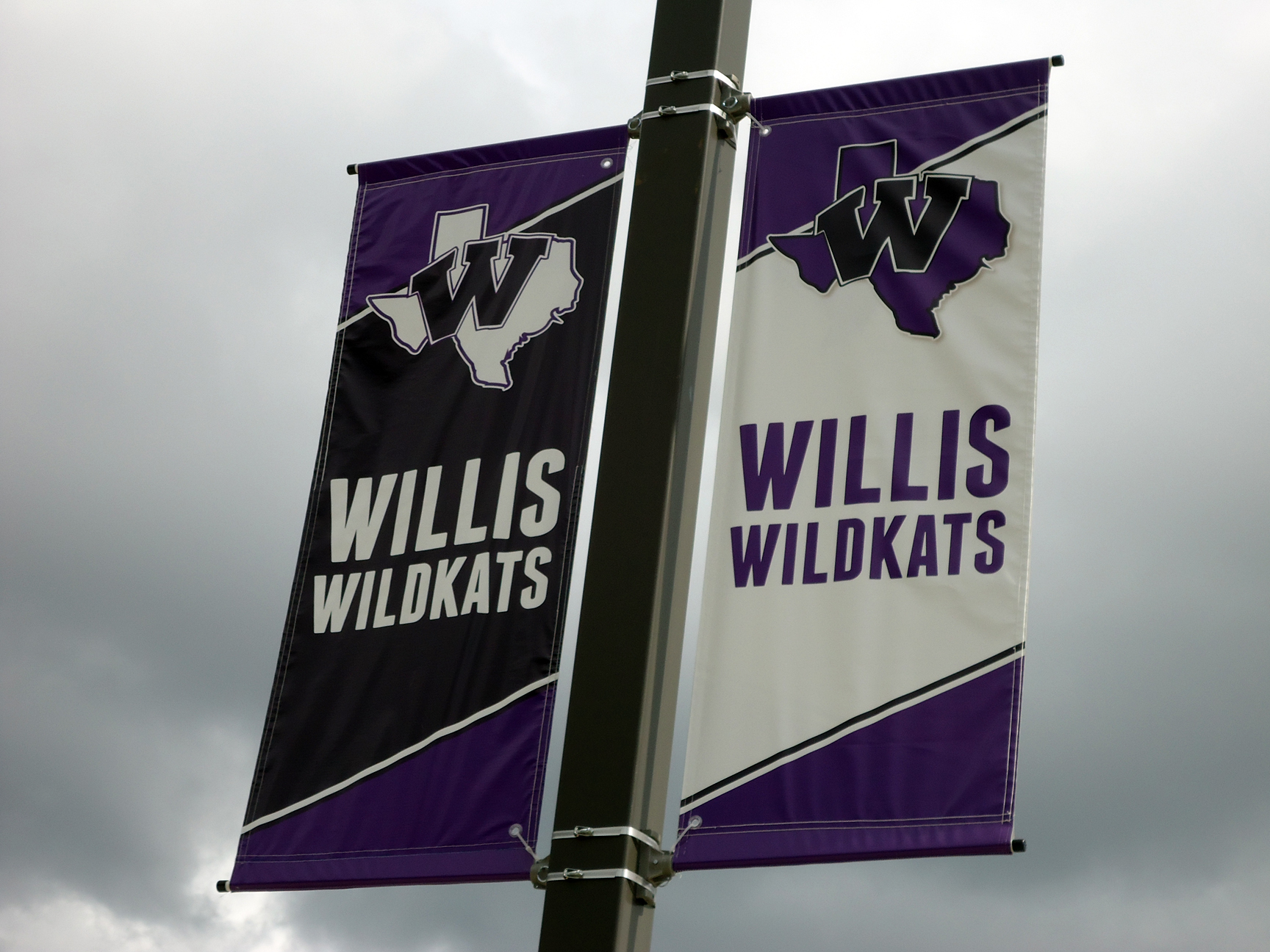 street pole hanging banner willis wildkats