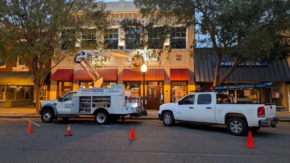 fastsigns bucket truck