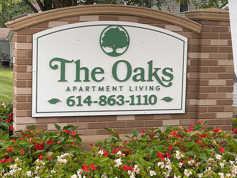 The oaks monument signage