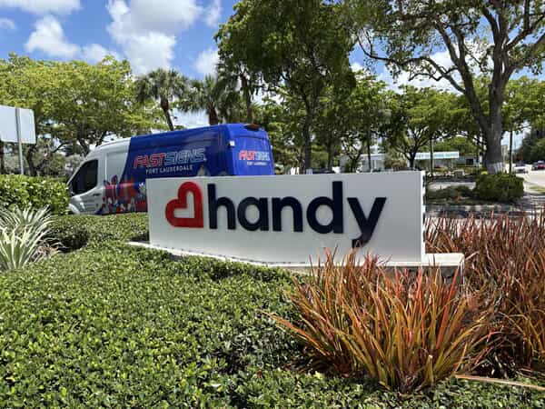 An image of the handy monument sign.